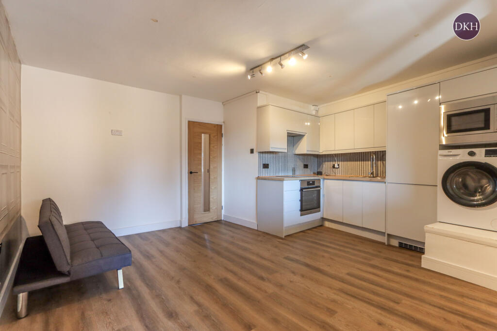 2 bed Annexe for rent in Rickmansworth. From Dey King and Haria Estate Agents - Watford