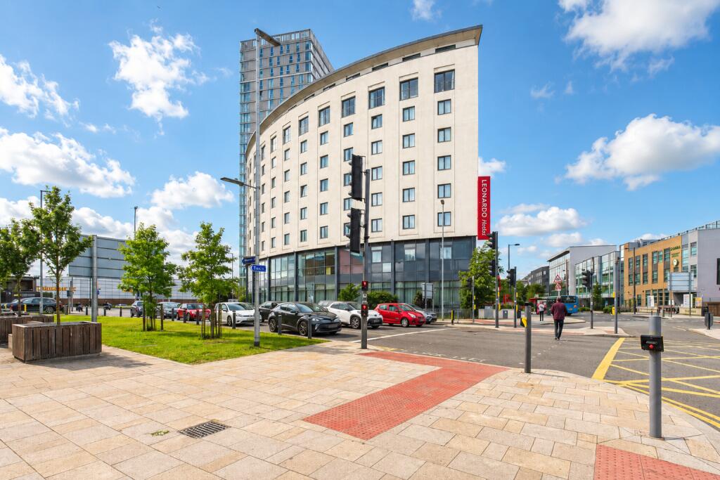 2 bed Apartment for rent in Watford. From Dey King and Haria Estate Agents - Watford