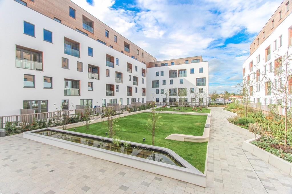 2 bed Apartment for rent in Hendon. From Dey King and Haria Estate Agents - Watford 2 bed Apartment for rent in Hendon. From Dey King and Haria Estate Agents - Watford