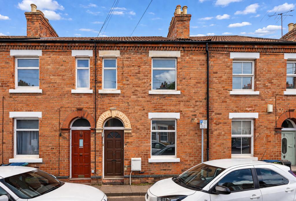 3 bed Mid Terraced House for rent in Watford. From Dey King and Haria Estate Agents - Watford