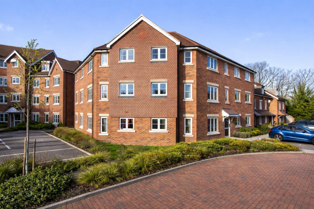 2 bed Apartment for rent in Watford. From Dey King and Haria Estate Agents - Watford