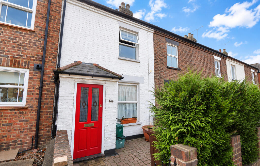 2 bed Mid Terraced House for rent in St Albans. From Dey King and Haria Estate Agents - Watford 2 bed Mid Terraced House for rent in St Albans. From Dey King and Haria Estate Agents - Watford