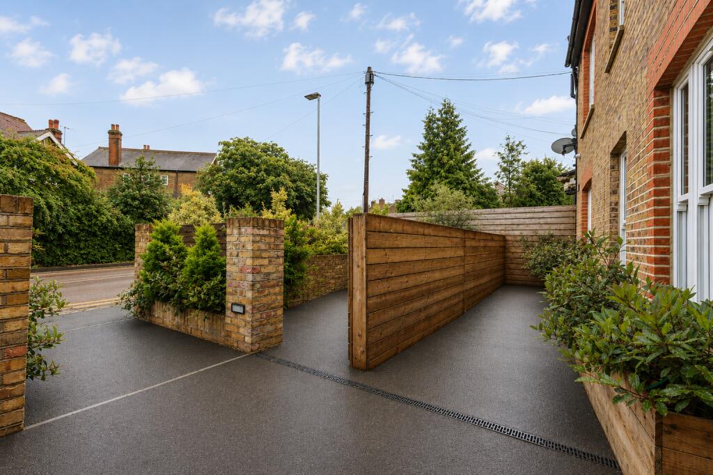 1 bed Apartment for rent in Bushey. From Dey King and Haria Estate Agents - Watford 1 bed Apartment for rent in Bushey. From Dey King and Haria Estate Agents - Watford