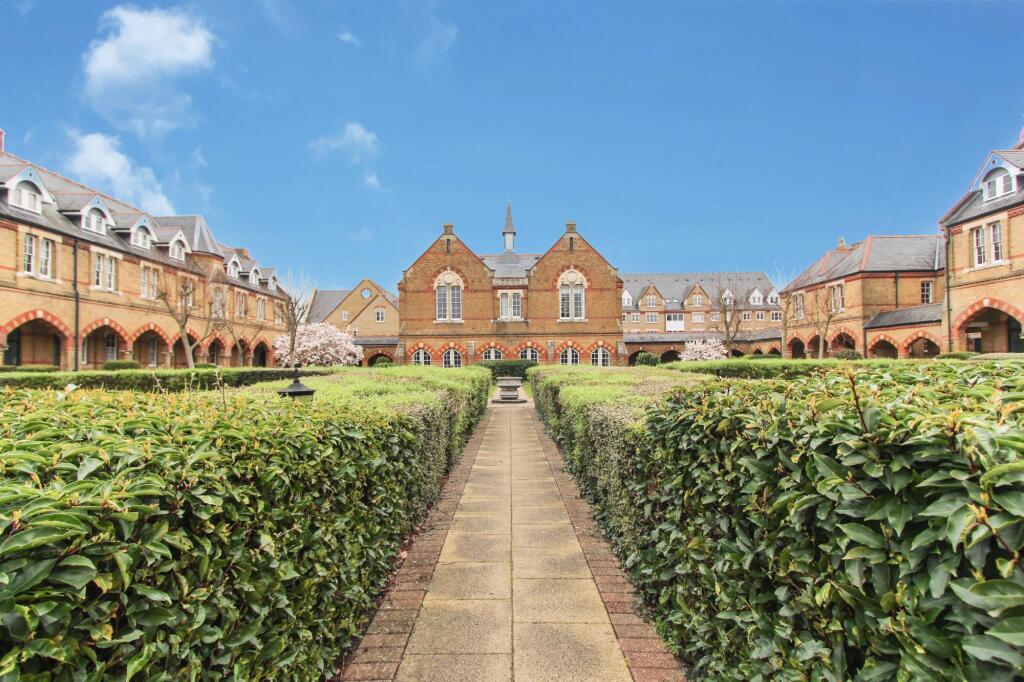 3 bed Apartment for rent in Watford. From Dey King and Haria Estate Agents - Watford