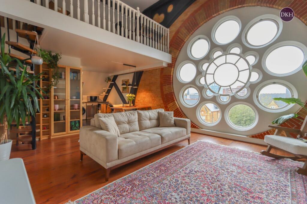 2 bed Penthouse for rent in Watford. From Dey King and Haria Estate Agents - Watford