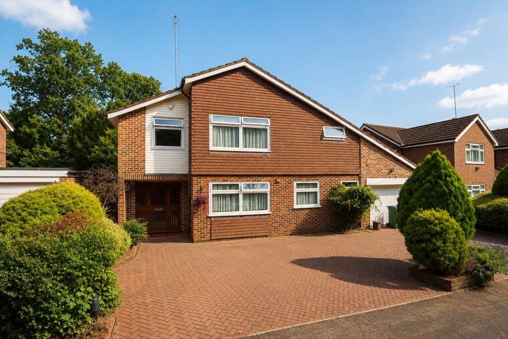 5 bed Detached for rent in Watford. From Dey King and Haria Estate Agents - Watford 5 bed Detached for rent in Watford. From Dey King and Haria Estate Agents - Watford