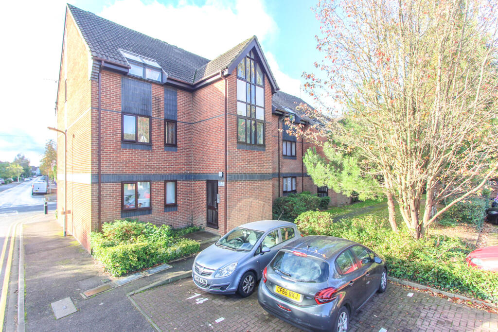 1 bed Apartment for rent in Watford. From Dey King and Haria Estate Agents - Watford