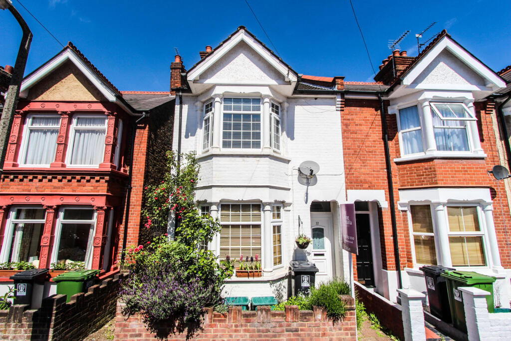 3 bed End of Terrace for rent in Watford. From Dey King and Haria Estate Agents - Watford