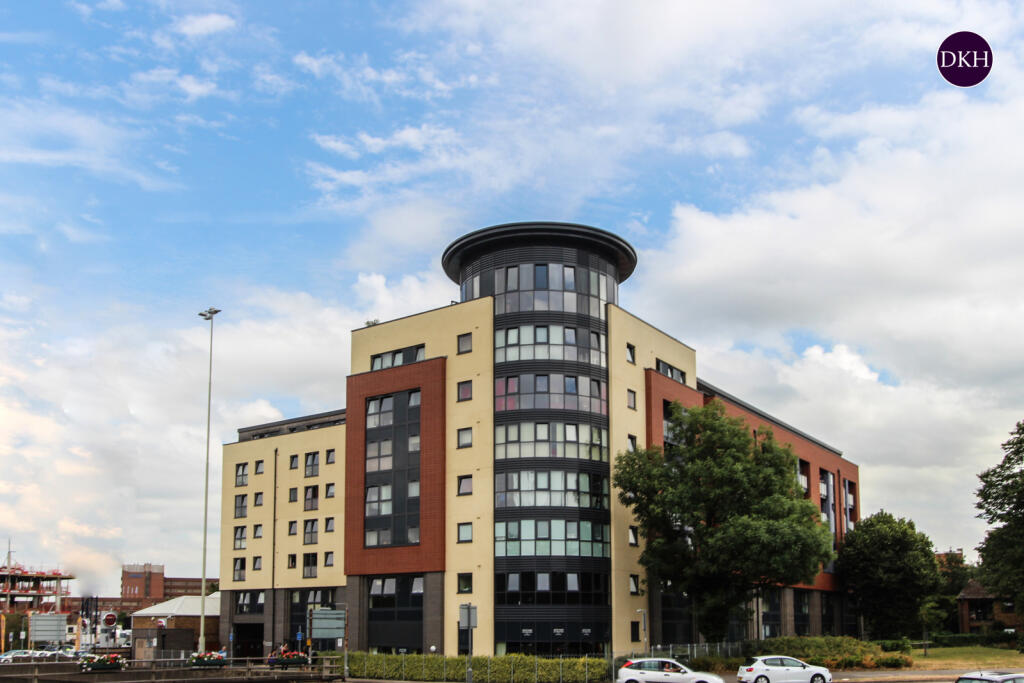 2 bed Apartment for rent in Watford. From Dey King and Haria Estate Agents - Watford