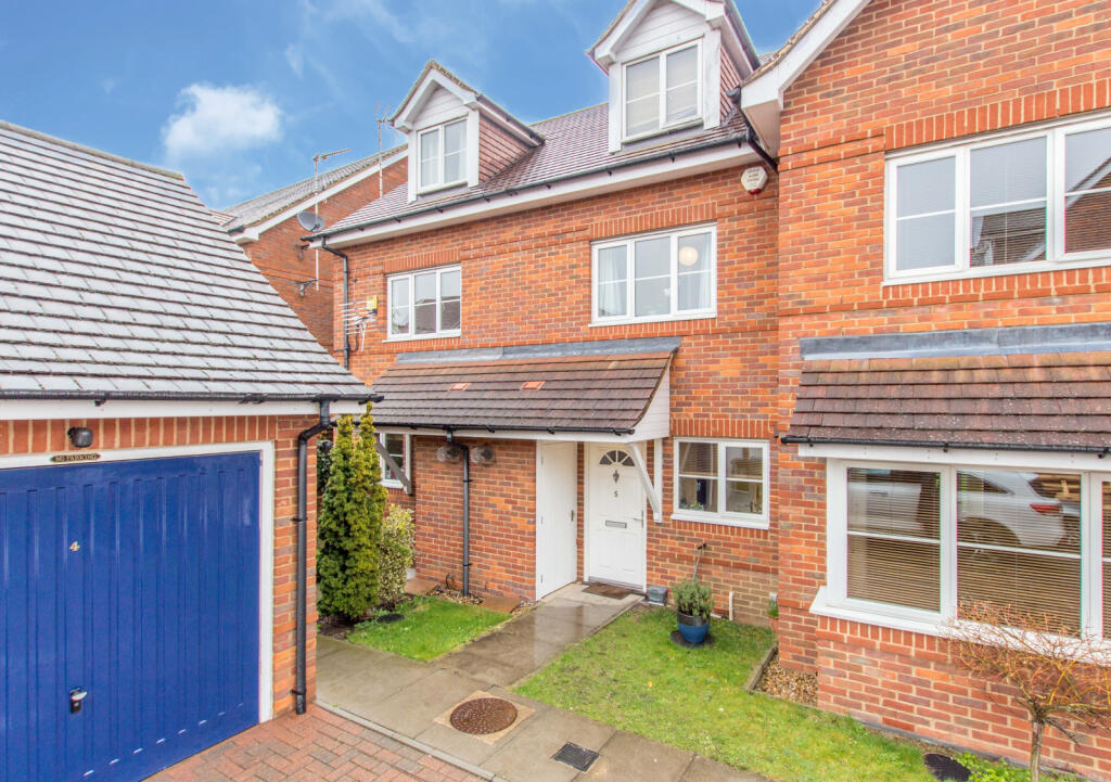 3 bed Mid Terraced House for rent in Watford. From Dey King and Haria Estate Agents - Watford 3 bed Mid Terraced House for rent in Watford. From Dey King and Haria Estate Agents - Watford