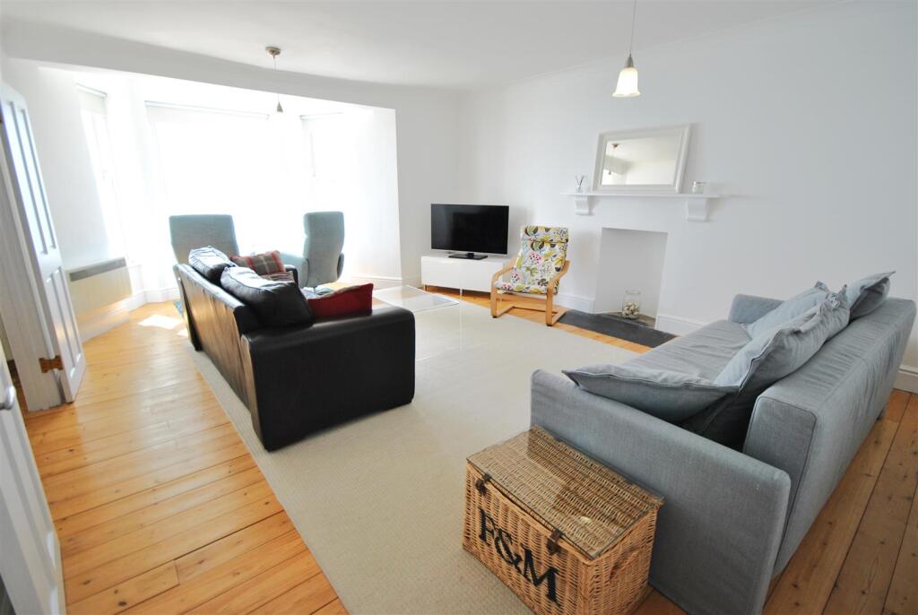 2 bed Apartment for rent in Tenby. From Birt & Co - Tenby