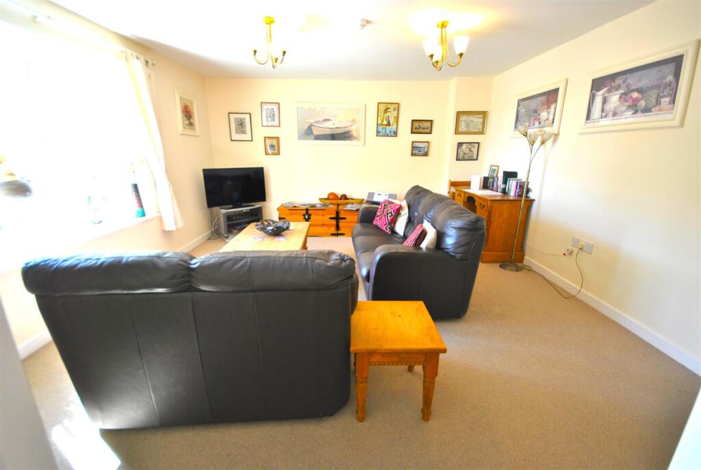 2 bed Apartment for rent in Dinbych-y-Pysgod. From Birt & Co - Tenby
