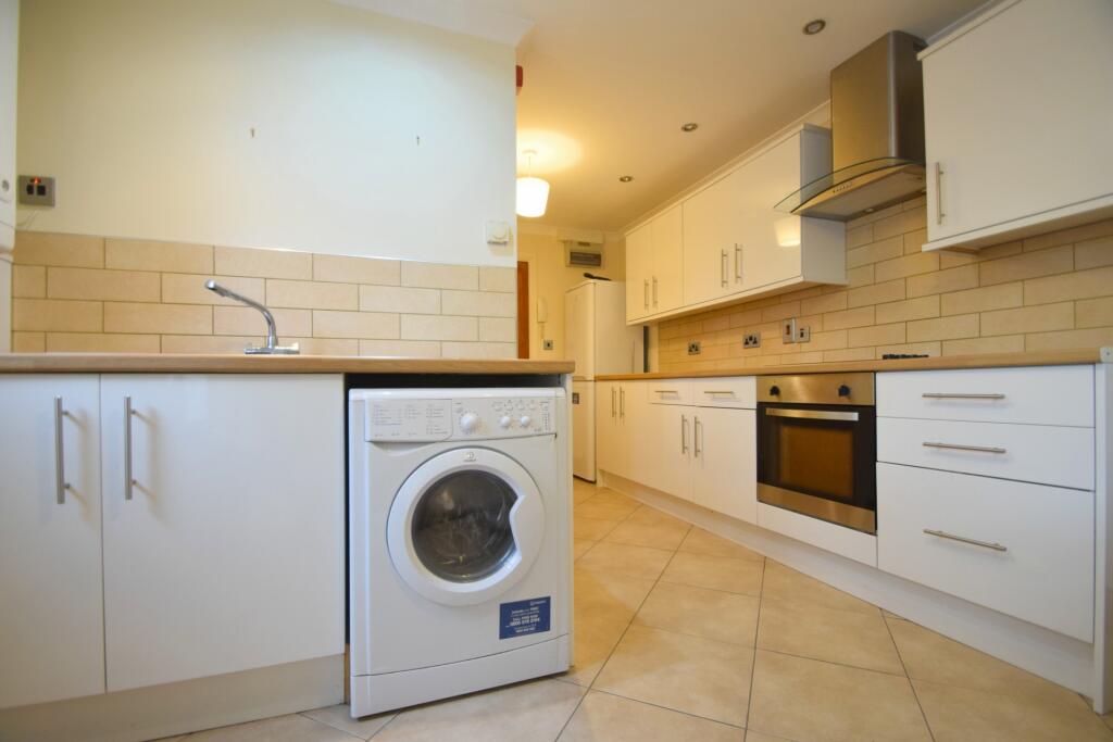 2 bed 1st Floor Flat for rent in Cardiff. From 2 Let 2 - Cardiff