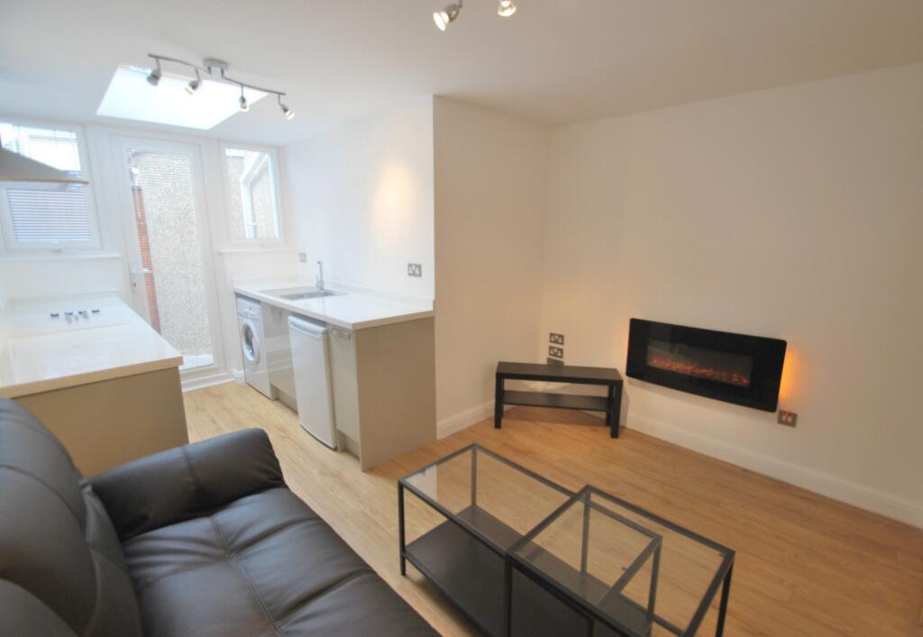 1 bed 1st Floor Flat for rent in Cardiff. From 2 Let 2 - Cardiff