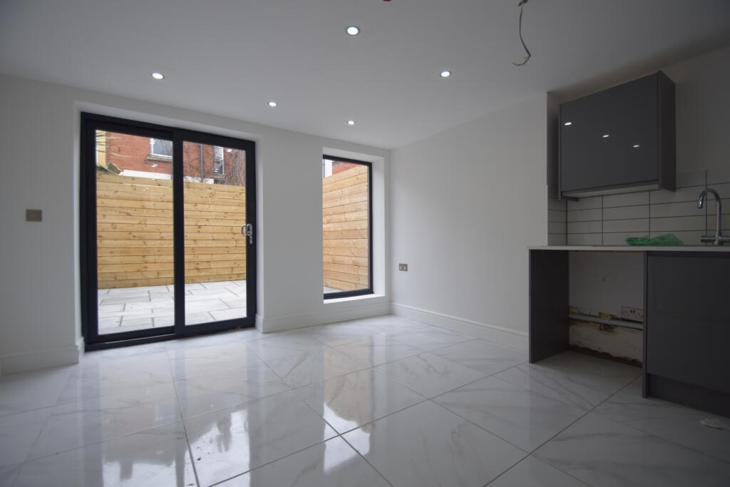 2 bed 1st Floor Flat for rent in Cardiff. From 2 Let 2 - Cardiff