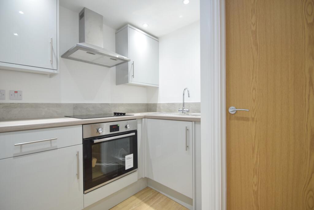 4 bed Studio for rent in Cardiff. From 2 Let 2 - Cardiff