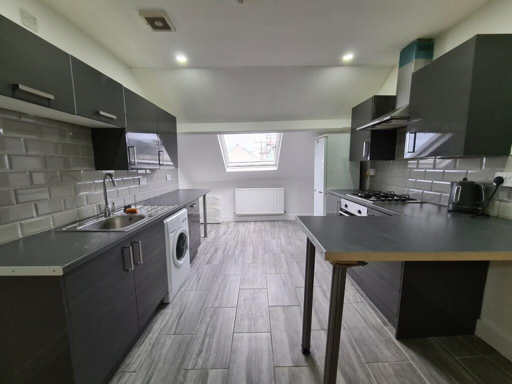 3 bed 1st Floor Flat for rent in Cardiff. From 2 Let 2 - Cardiff