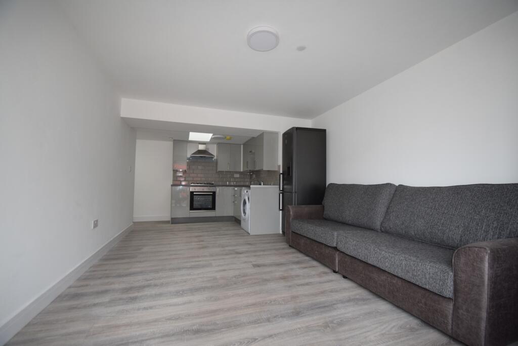 2 bed 1st Floor Flat for rent in Cardiff. From 2 Let 2 - Cardiff