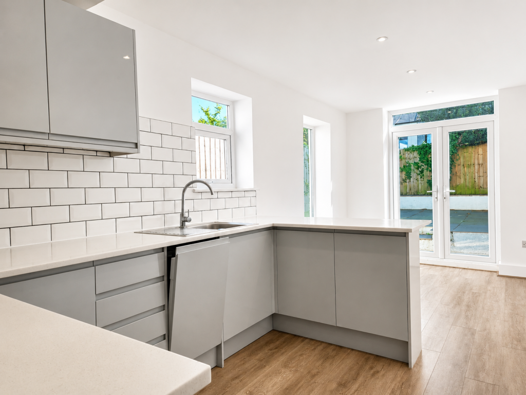 2 bed 1st Floor Flat for rent in Cardiff. From 2 Let 2 - Cardiff