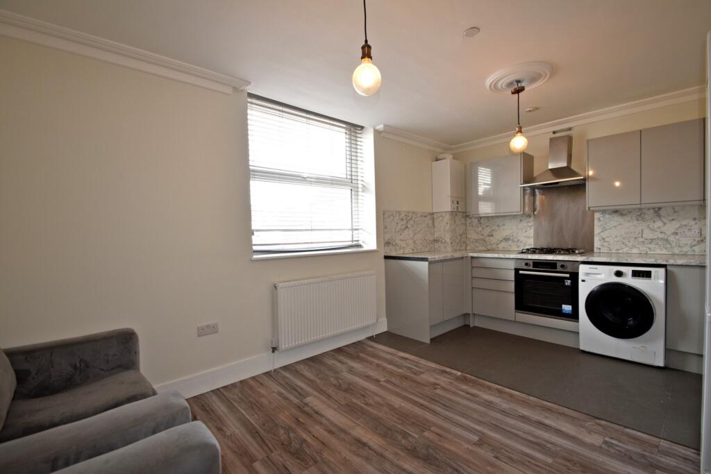 2 bed 1st Floor Flat for rent in Cardiff. From 2 Let 2 - Cardiff