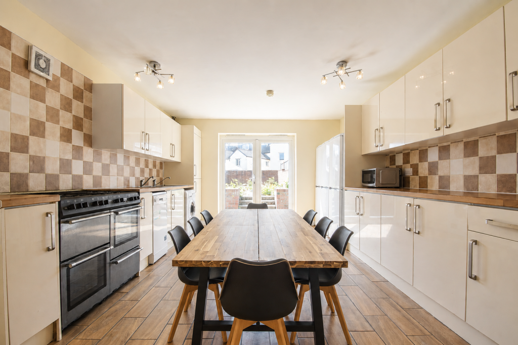 8 bed Detached for rent in Cardiff. From 2 Let 2 - Cardiff 8 bed Detached for rent in Cardiff. From 2 Let 2 - Cardiff