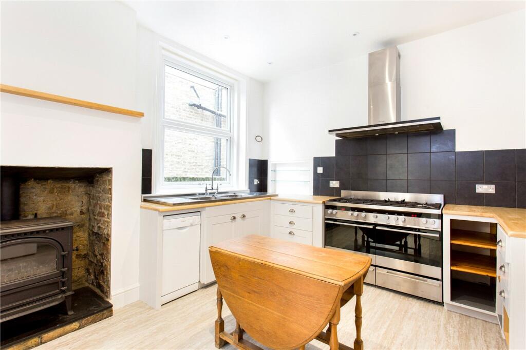 4 bed Mid Terraced House for rent in London. From Winkworth - Ealing and Acton