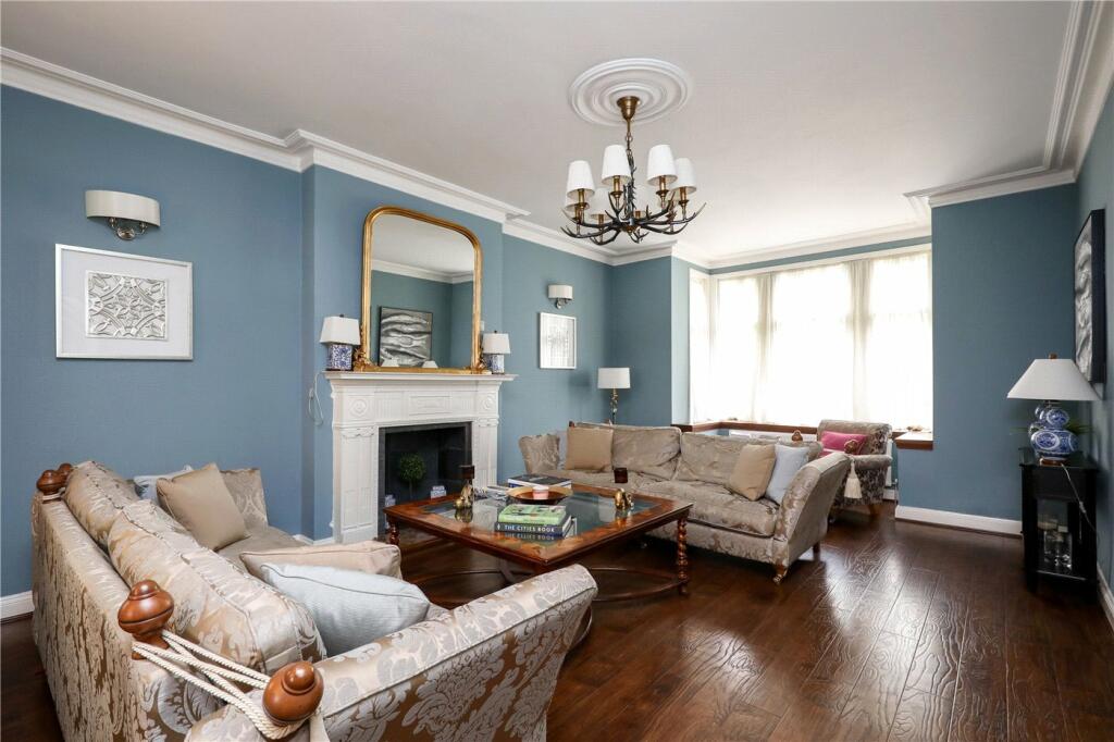 6 bed Detached House for rent in London. From Winkworth - Ealing and Acton