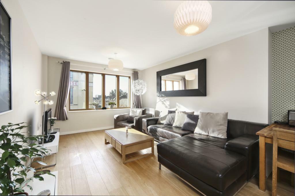 2 bed Apartment for rent in Greenford. From Winkworth - Ealing and Acton