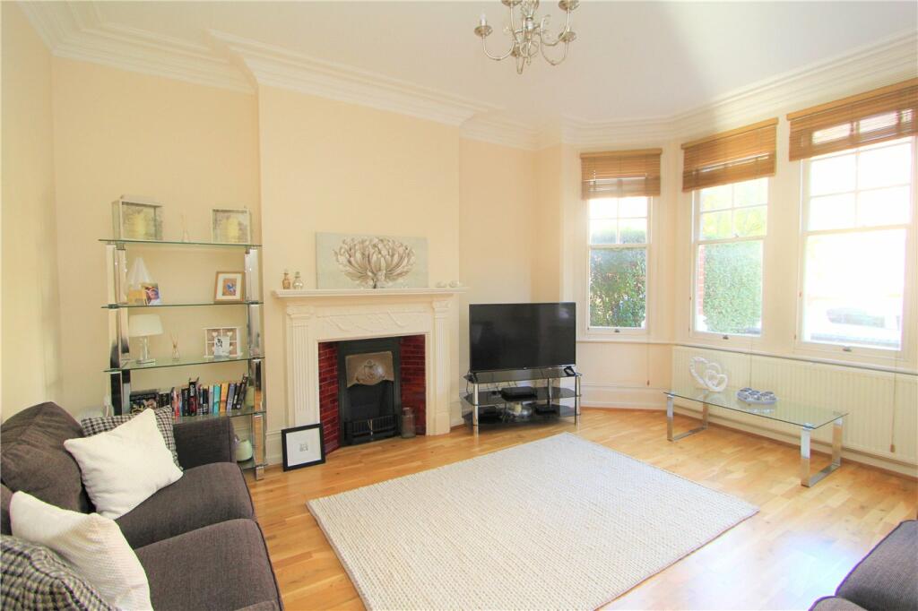 3 bed Apartment for rent in London. From Winkworth - Ealing and Acton