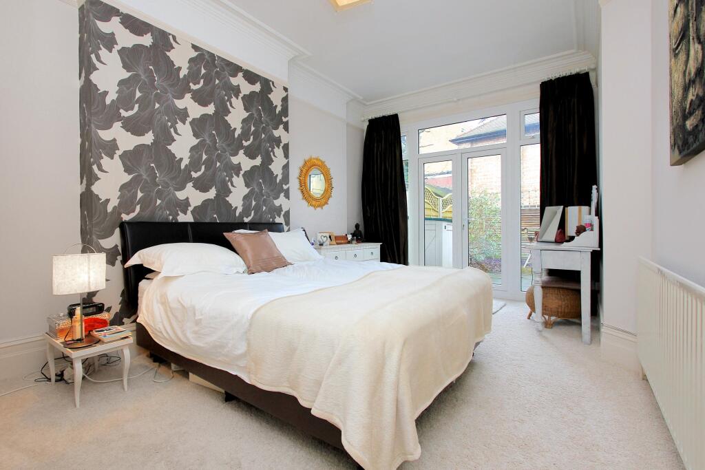 2 bed Apartment for rent in Acton. From Winkworth - Ealing & Acton