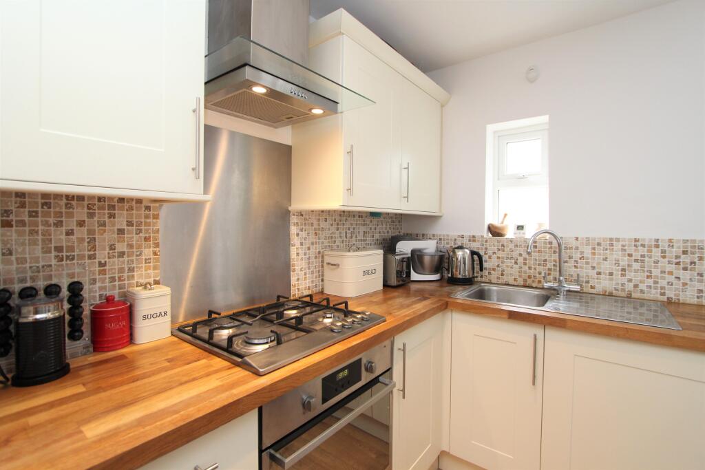 2 bed Apartment for rent in Acton. From Winkworth - Ealing & Acton