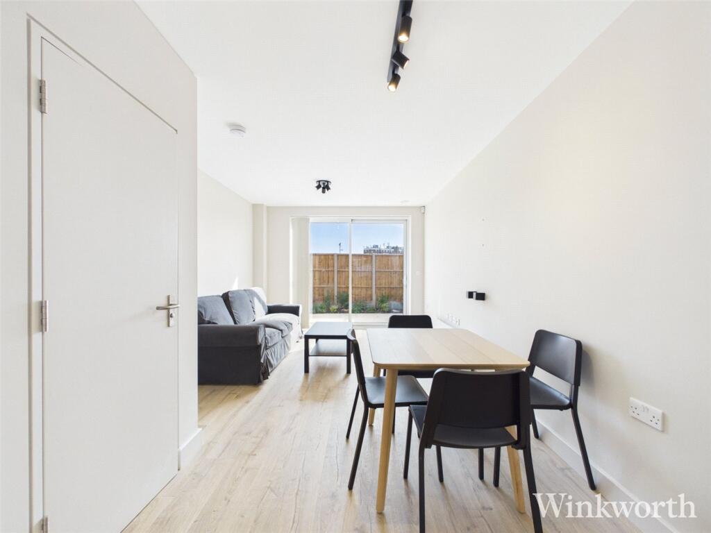 2 bed Detached for rent in London. From Winkworth - Ealing & Acton