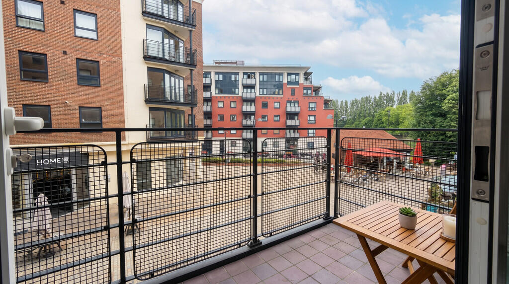 2 bed Apartment for rent in Kingston upon Thames. From Stack and Bonner - Kingston upon Thames 2 bed Apartment for rent in Kingston upon Thames. From Stack and Bonner - Kingston upon Thames