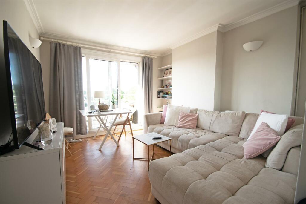 2 bed Apartment for rent in Twickenham. From Chase Buchanan - St. Margarets Office