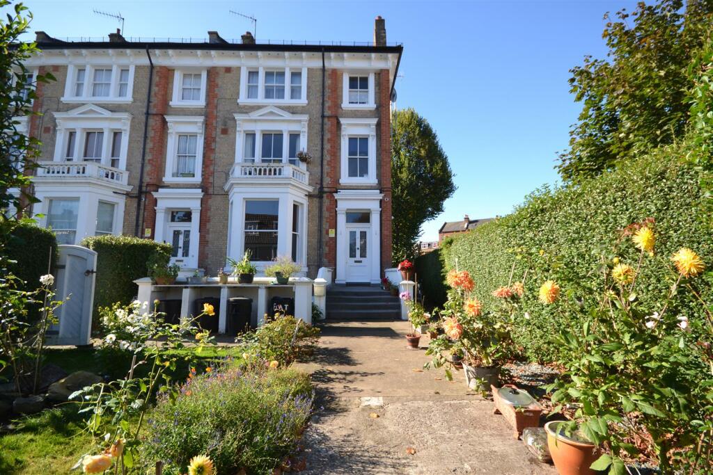 1 bed Flat for rent in Twickenham. From Chase Buchanan - St. Margarets Office