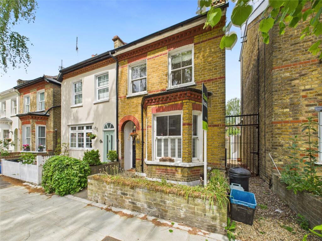 4 bed Semi Detached for rent in Twickenham. From Chase Buchanan - St. Margarets Office
