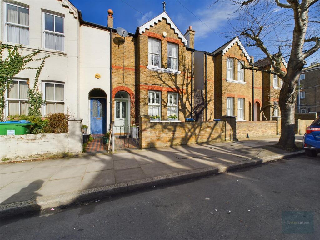 4 bed Semi Detached for rent in Twickenham. From Chase Buchanan - St. Margarets Office