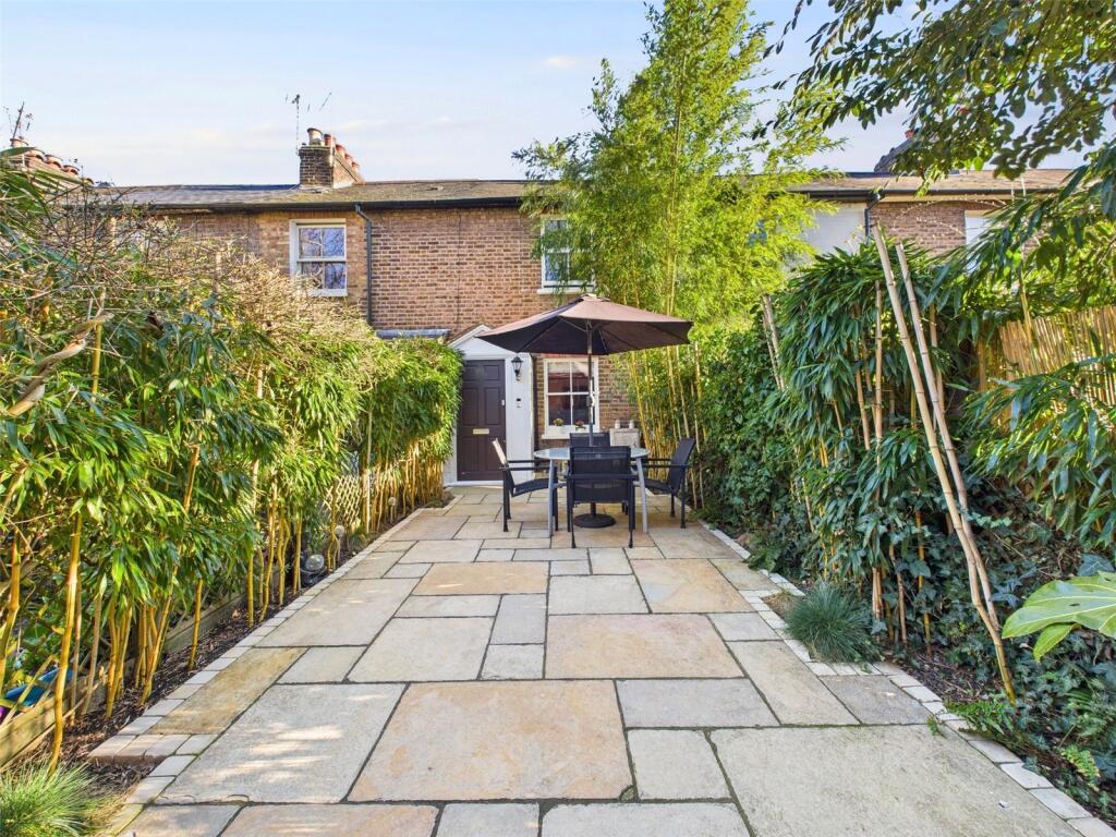 2 bed Mid Terraced House for rent in Twickenham. From Chase Buchanan - St. Margarets Office