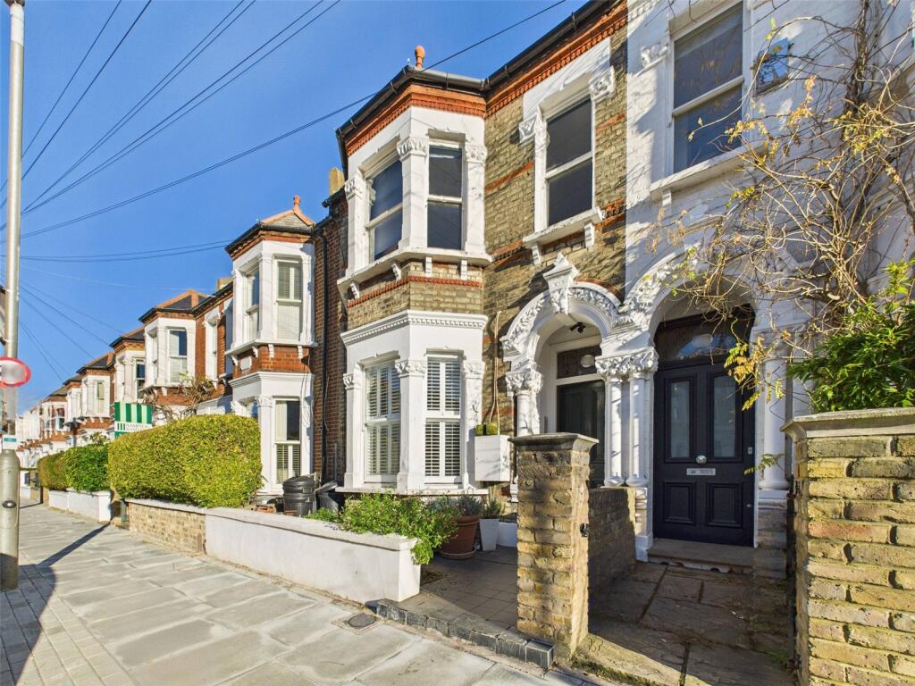 2 bed Apartment for rent in Clapham. From Chase Buchanan - St. Margarets Office