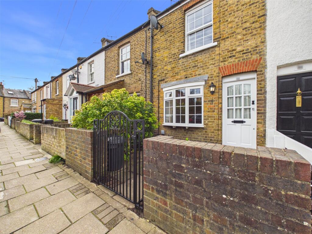 2 bed Mid Terraced House for rent in Twickenham. From Chase Buchanan - St. Margarets Office