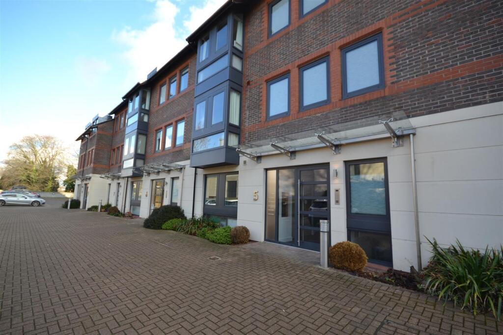 1 bed Apartment for rent in Twickenham. From Chase Buchanan - St. Margarets Office