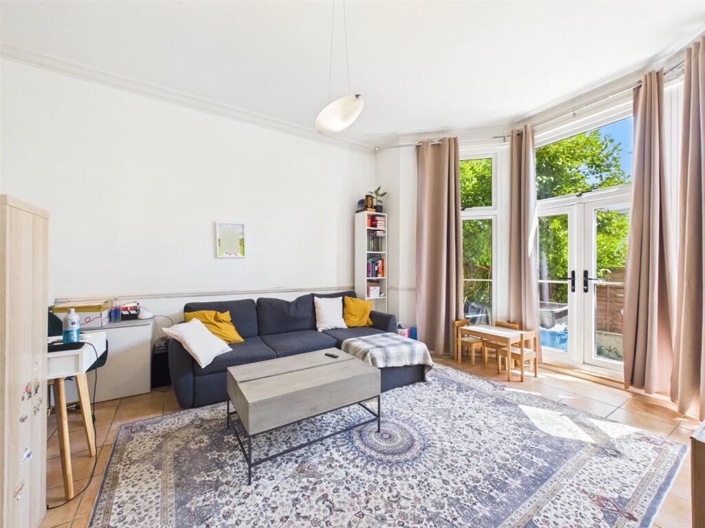 2 bed Apartment for rent in Twickenham. From Chase Buchanan - St. Margarets Office