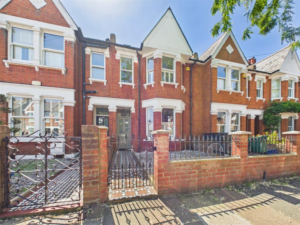 4 bed Mid Terraced House for rent in Twickenham. From Chase Buchanan - St. Margarets Office 4 bed Mid Terraced House for rent in Twickenham. From Chase Buchanan - St. Margarets Office