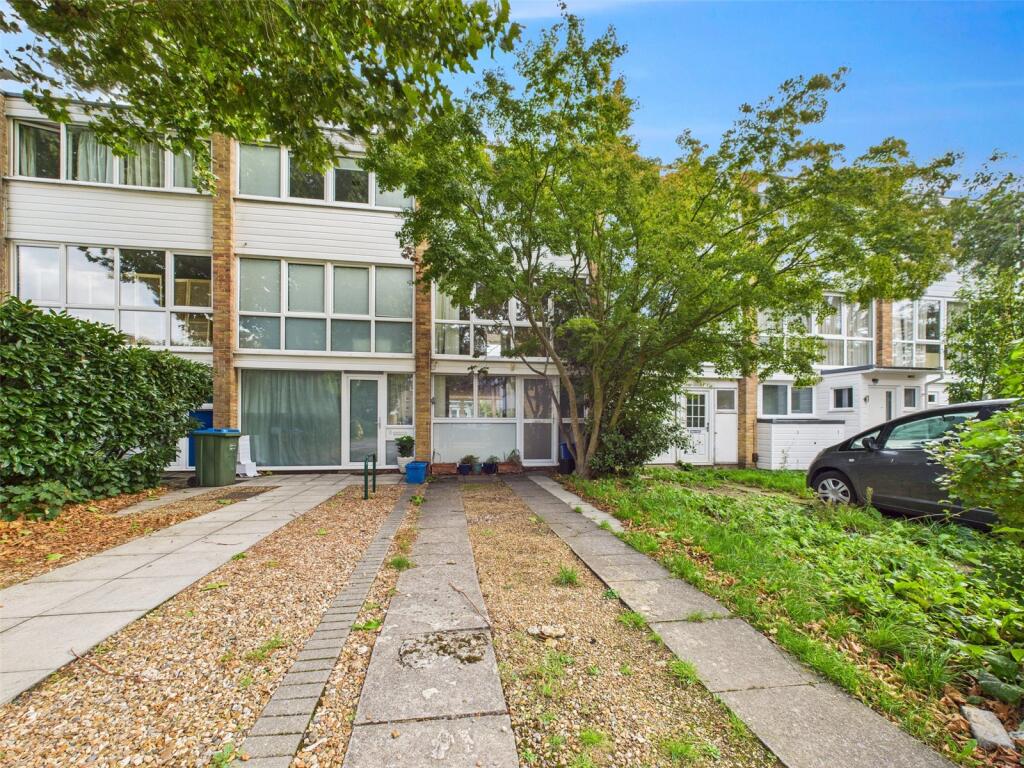 4 bed Mid Terraced House for rent in Twickenham. From Chase Buchanan - St. Margarets Office