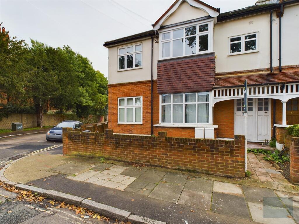 4 bed Apartment for rent in Twickenham. From Chase Buchanan - St. Margarets Office