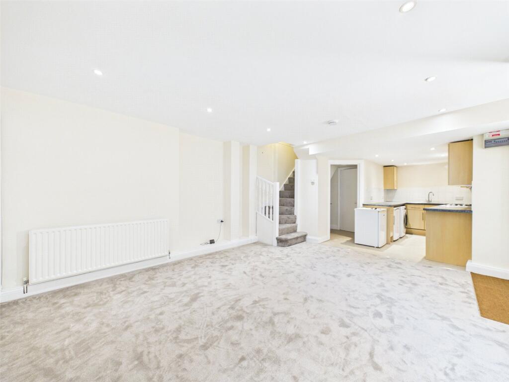 2 bed Apartment for rent in Twickenham. From Chase Buchanan - St. Margarets Office