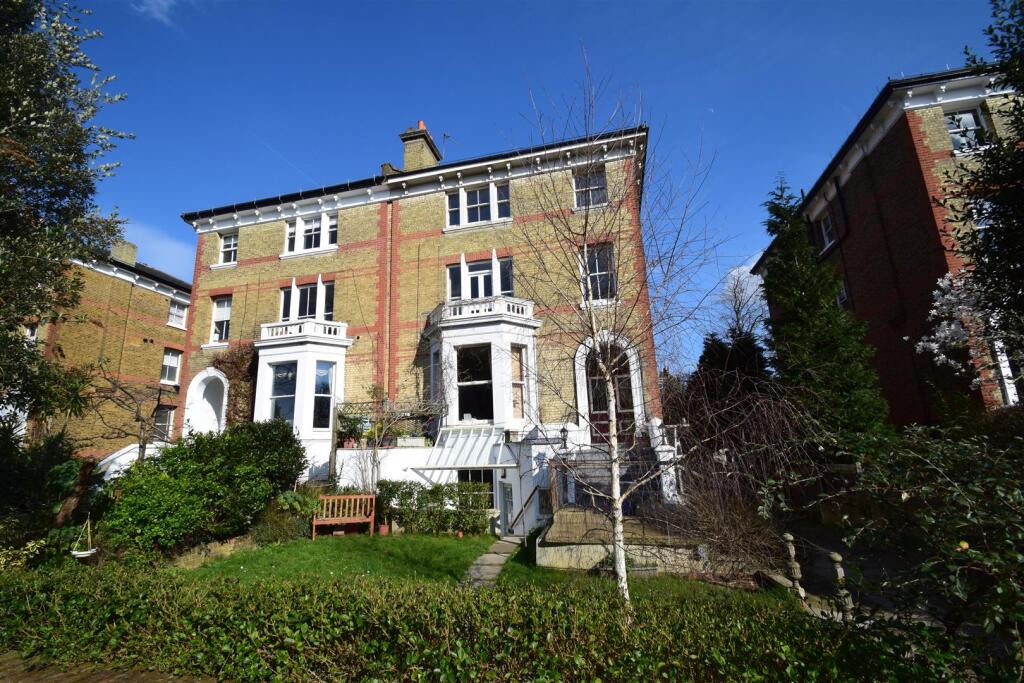 1 bed Apartment for rent in Twickenham. From Chase Buchanan - St. Margarets Office