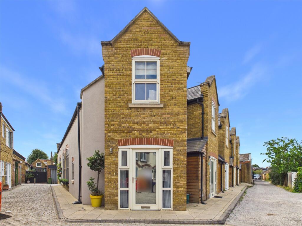 1 bed End of Terrace for rent in Twickenham. From Chase Buchanan - St. Margarets Office