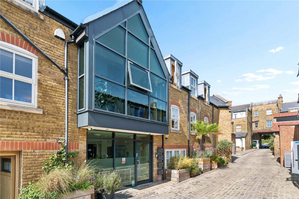 2 bed Apartment for rent in Twickenham. From Chase Buchanan - St. Margarets Office