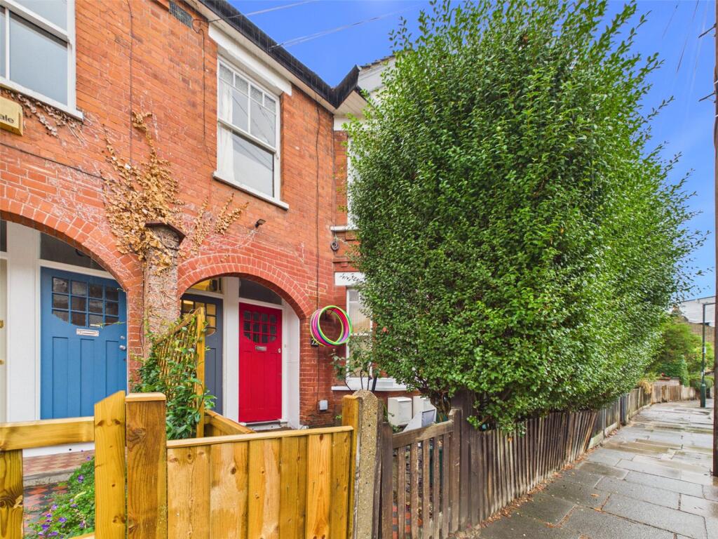 2 bed Annexe for rent in Twickenham. From Chase Buchanan - St. Margarets Office